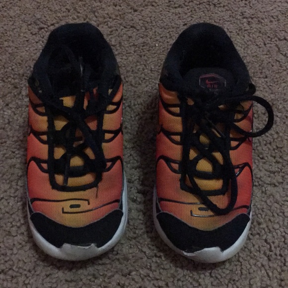 Nike Other - 🖤Black/orange/red Nike, for both boy/girl.